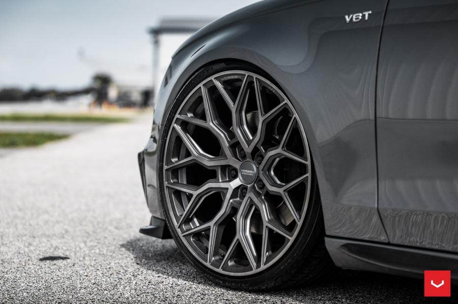 Детали экстерьера Audi S4 Sedan on Vossen Wheels (HF-2) 2018 года  (фото 12 из 22)